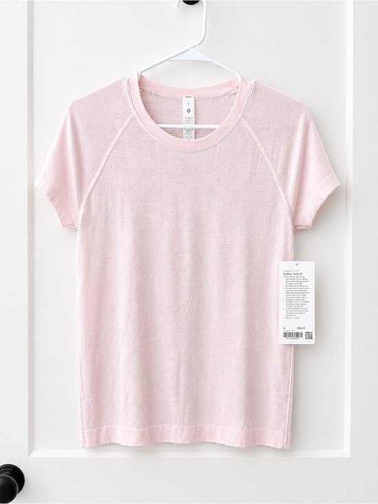 lululemon athletica Tops - Lululemon Swiftly Tech 2.0 Regular length - Paisley - Size 8 NWT
